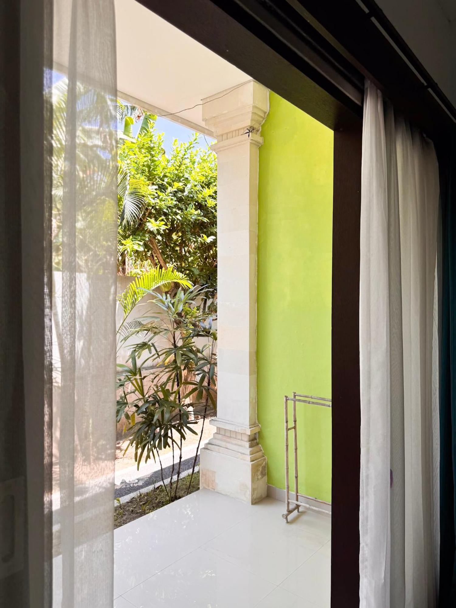 Urban Jungle Beach House Canggu Exterior foto